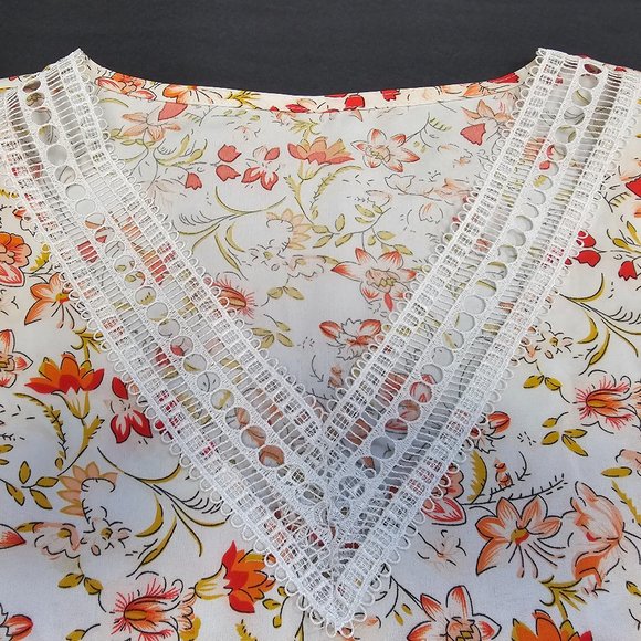 BOGO🎀Shein Floral & Lace Blouse- Large - Picture 4 of 4
